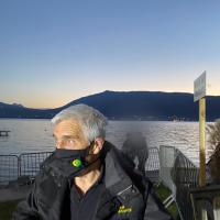 Surveillance au bord du lac